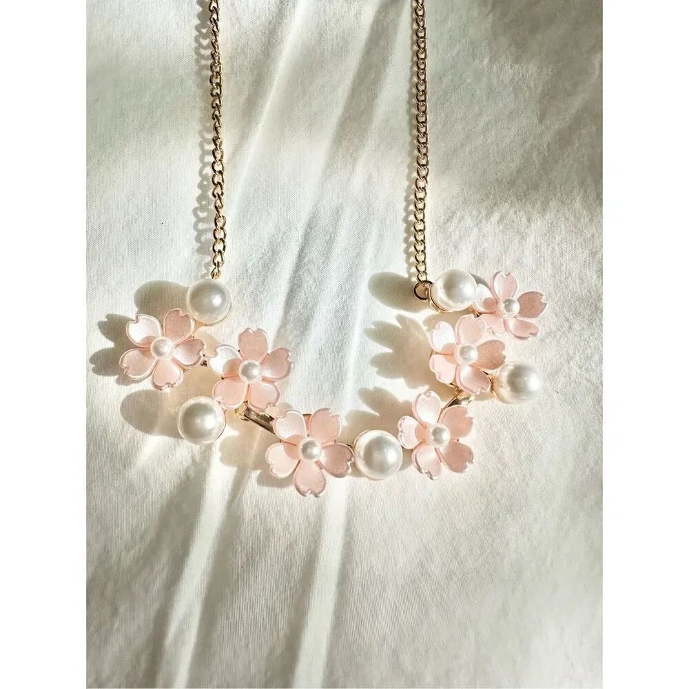 Light pink flower and pearl statement necklace